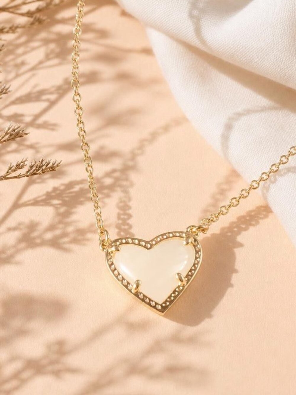 Kendra Scott Ari Heart Gold Rose Quartz Pendant Necklace - Picture 2 of 2